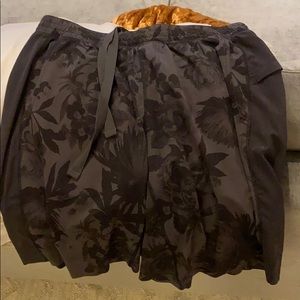 Lululemon Floral Print Shorts Size L